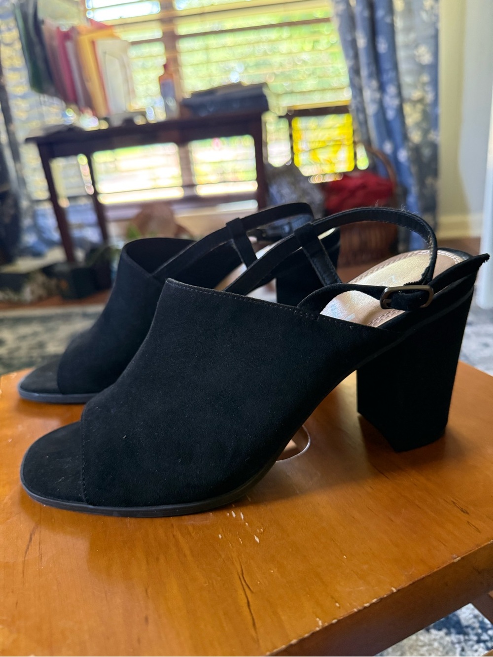 Women’s Black Suede Open-Toe Block Heel Slingback by Vintage 7 Eight - size 8M